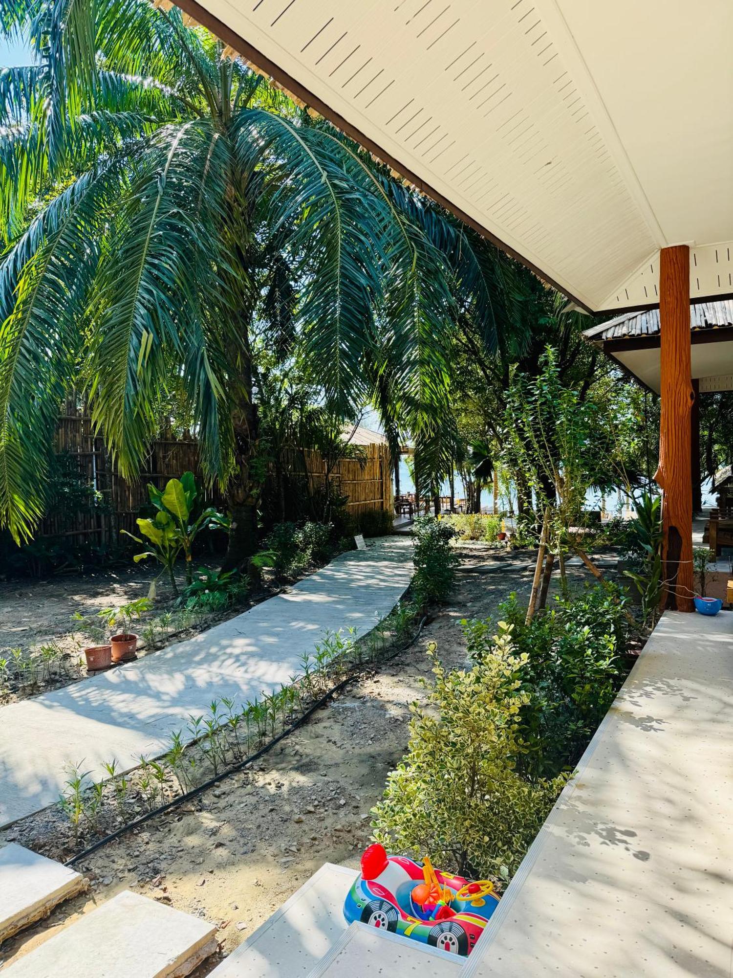 Sunny Cove Beach Resort Koh Phayam Ranong Exterior foto